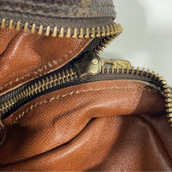 Louis Vuitton Crossbody Bag - OPEN TO TRADES - Picture 6 of 8